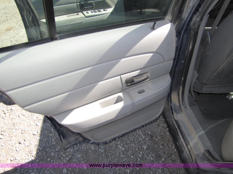 image for item 4657 2005 Ford Crown Victoria Police Interceptor