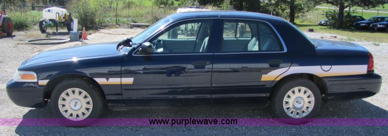 image for item 4660 2003 Ford Crown Victoria Police Interceptor