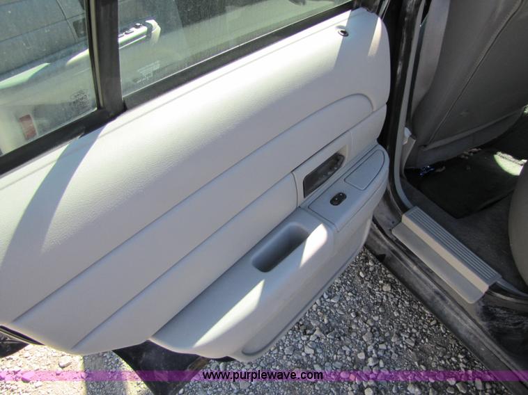 image for item 4660 2003 Ford Crown Victoria Police Interceptor