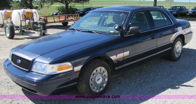 image for item 4661 2005 Ford Crown Victoria Police Interceptor