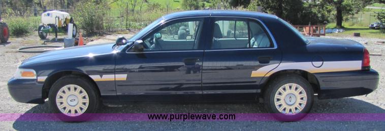 image for item 4661 2005 Ford Crown Victoria Police Interceptor