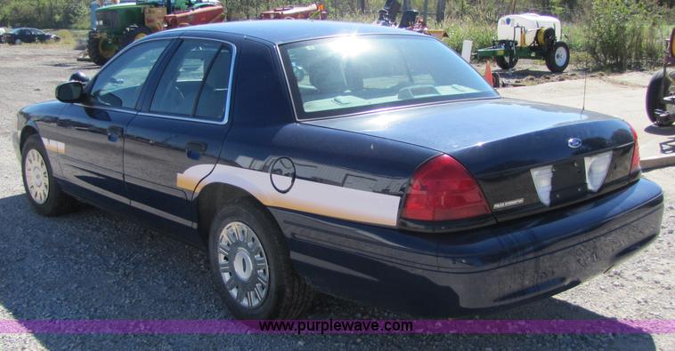 image for item 4661 2005 Ford Crown Victoria Police Interceptor