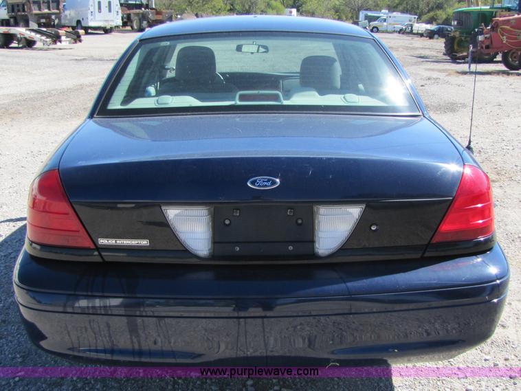 image for item 4661 2005 Ford Crown Victoria Police Interceptor