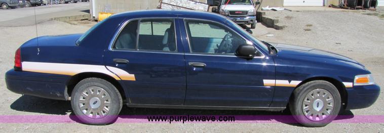 image for item 4661 2005 Ford Crown Victoria Police Interceptor