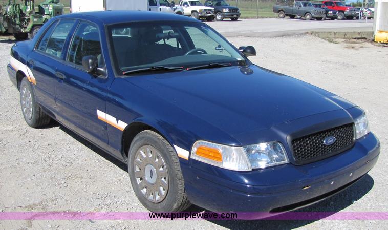 image for item 4661 2005 Ford Crown Victoria Police Interceptor