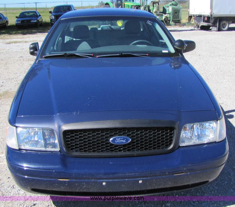 image for item 4661 2005 Ford Crown Victoria Police Interceptor