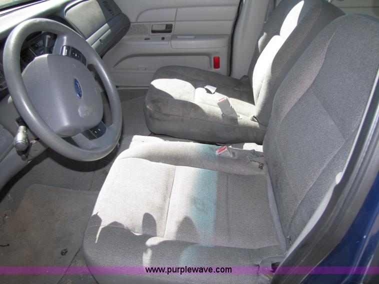 image for item 4661 2005 Ford Crown Victoria Police Interceptor