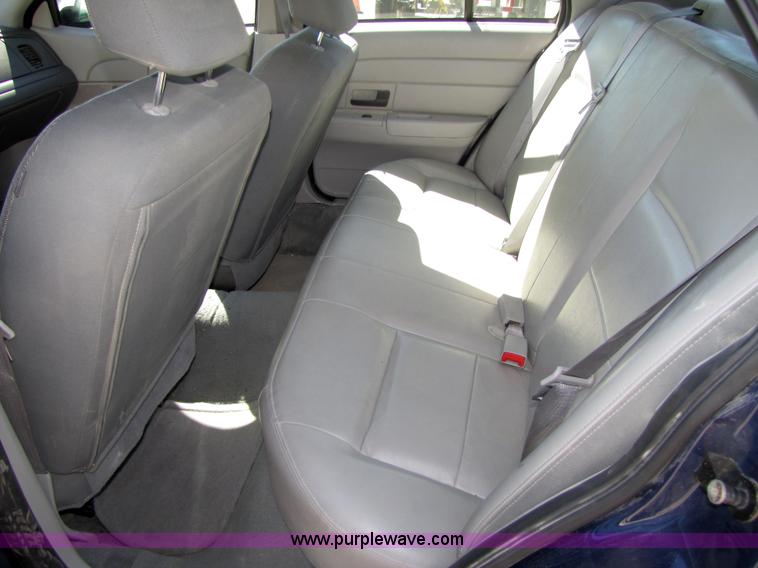 image for item 4661 2005 Ford Crown Victoria Police Interceptor