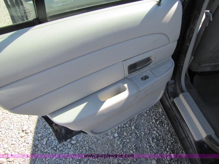image for item 4661 2005 Ford Crown Victoria Police Interceptor