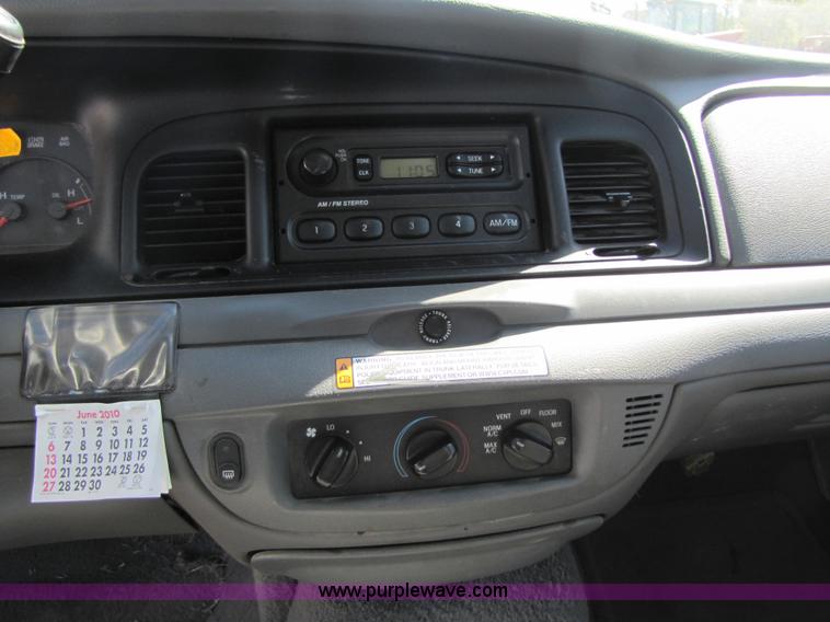 image for item 4661 2005 Ford Crown Victoria Police Interceptor