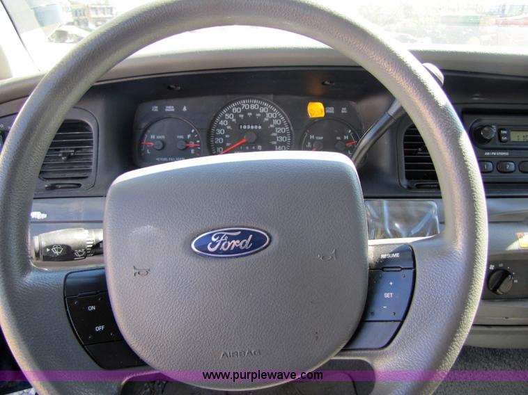 image for item 4661 2005 Ford Crown Victoria Police Interceptor