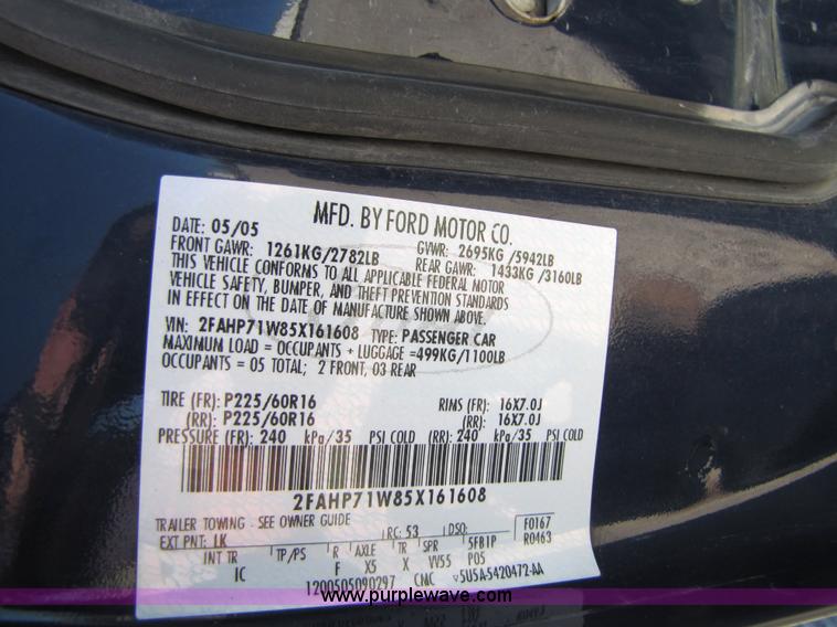 image for item 4661 2005 Ford Crown Victoria Police Interceptor