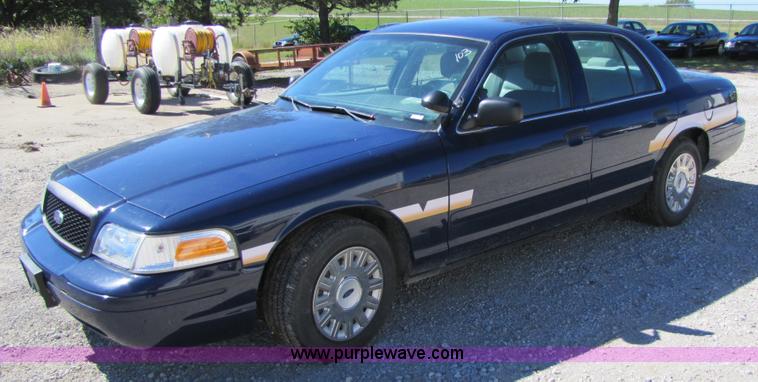 image for item 4662 2005 Ford Crown Victoria Police Interceptor