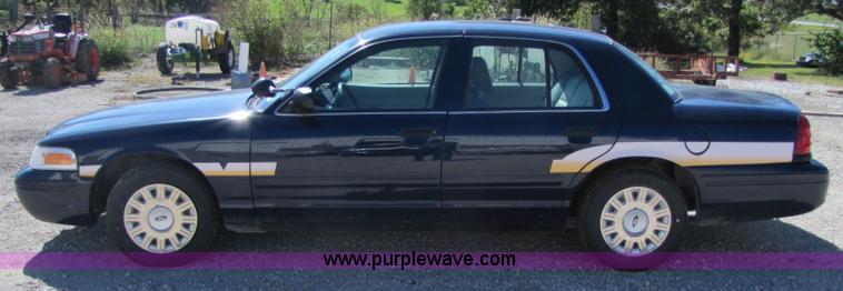 image for item 4662 2005 Ford Crown Victoria Police Interceptor