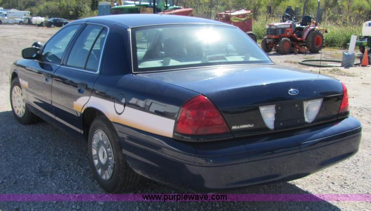image for item 4662 2005 Ford Crown Victoria Police Interceptor