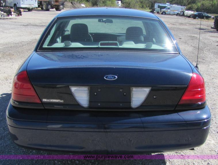 image for item 4662 2005 Ford Crown Victoria Police Interceptor