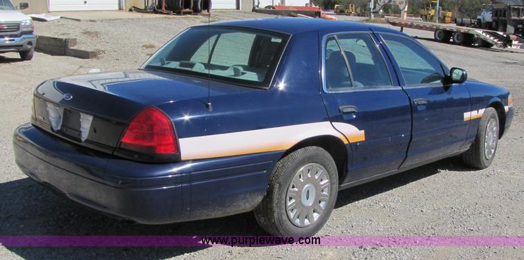 image for item 4662 2005 Ford Crown Victoria Police Interceptor