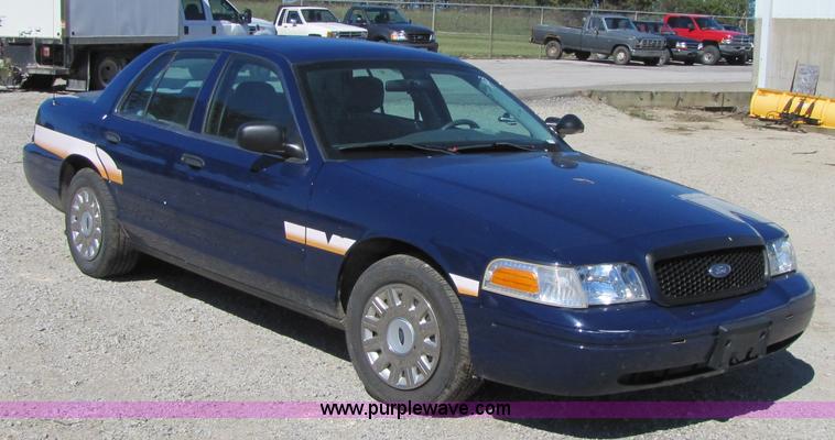 image for item 4662 2005 Ford Crown Victoria Police Interceptor