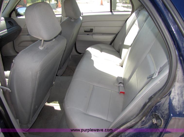 image for item 4662 2005 Ford Crown Victoria Police Interceptor