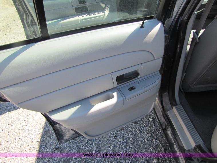 image for item 4662 2005 Ford Crown Victoria Police Interceptor