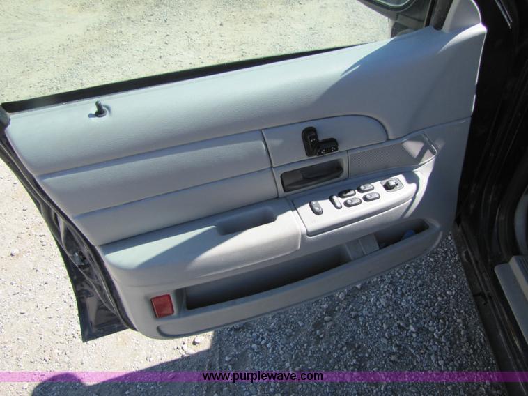 image for item 4662 2005 Ford Crown Victoria Police Interceptor