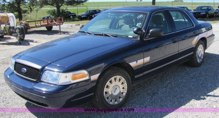 image for item 4663 2005 Ford Crown Victoria Police Interceptor