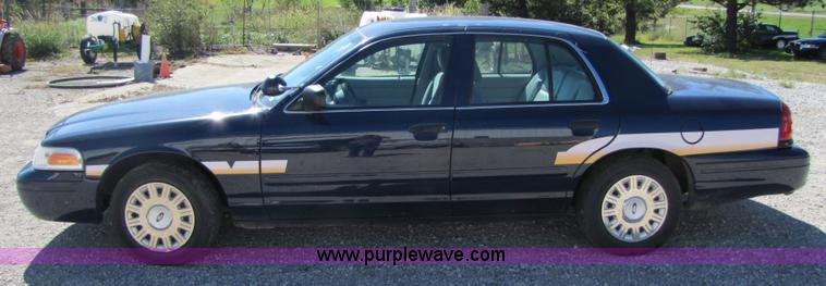 image for item 4663 2005 Ford Crown Victoria Police Interceptor