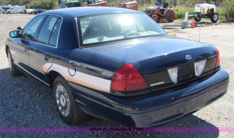 image for item 4663 2005 Ford Crown Victoria Police Interceptor
