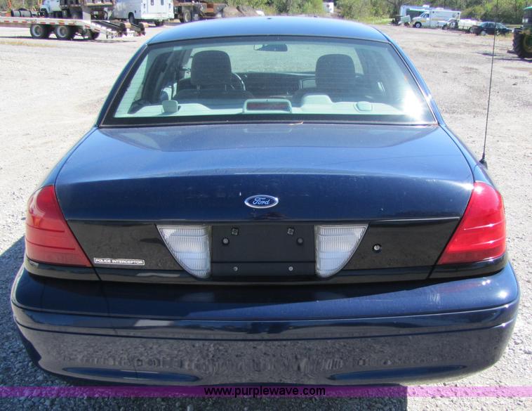 image for item 4663 2005 Ford Crown Victoria Police Interceptor