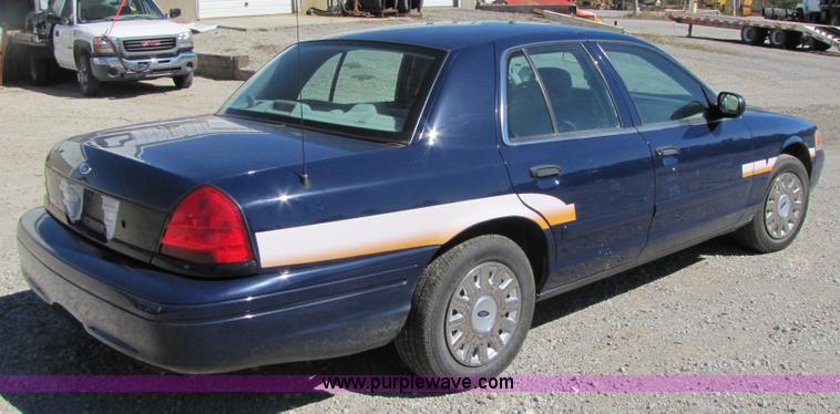 image for item 4663 2005 Ford Crown Victoria Police Interceptor