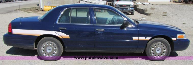 image for item 4663 2005 Ford Crown Victoria Police Interceptor