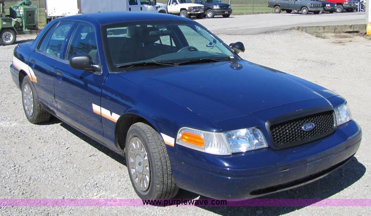image for item 4663 2005 Ford Crown Victoria Police Interceptor