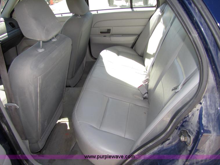 image for item 4663 2005 Ford Crown Victoria Police Interceptor
