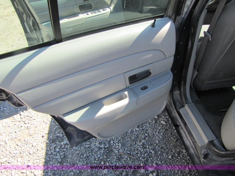 image for item 4663 2005 Ford Crown Victoria Police Interceptor