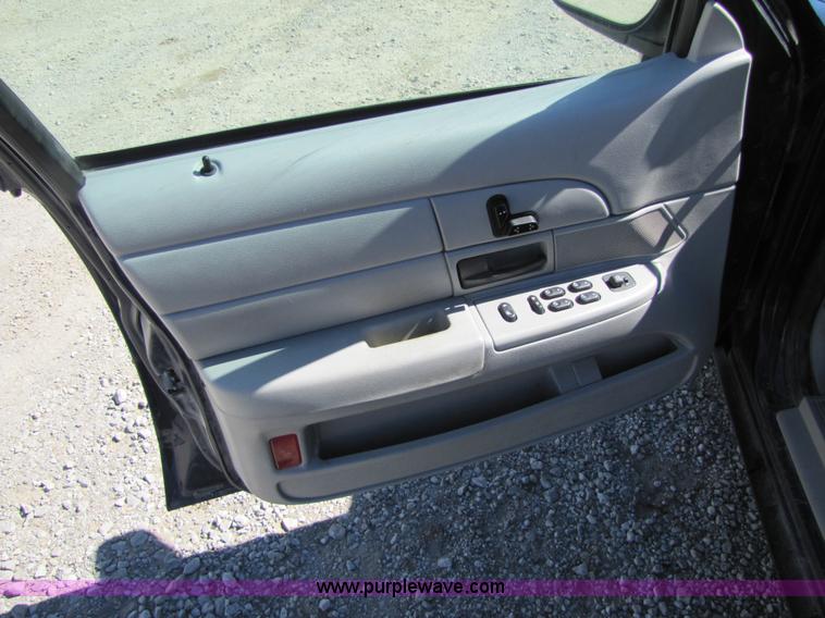 image for item 4663 2005 Ford Crown Victoria Police Interceptor