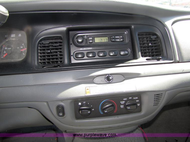 image for item 4663 2005 Ford Crown Victoria Police Interceptor