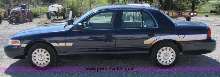 image for item 4664 2005 Ford Crown Victoria Police Interceptor
