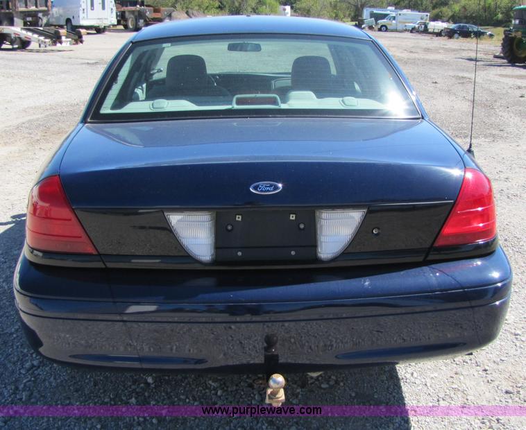 image for item 4664 2005 Ford Crown Victoria Police Interceptor