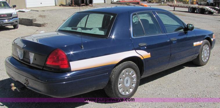 image for item 4664 2005 Ford Crown Victoria Police Interceptor