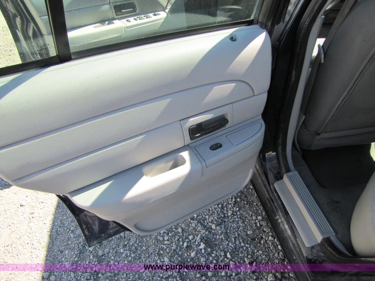 image for item 4664 2005 Ford Crown Victoria Police Interceptor