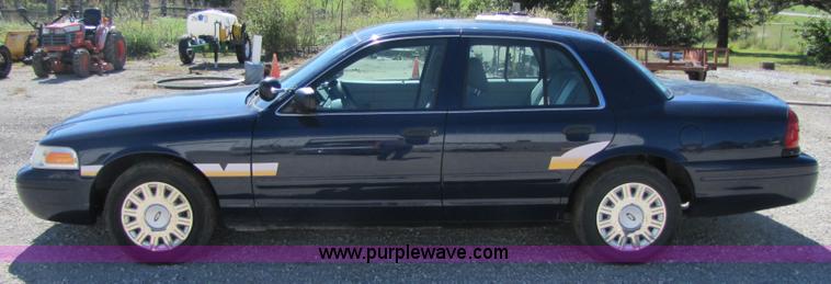 image for item 4665 2003 Ford Crown Victoria Police Interceptor