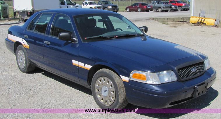 image for item 4665 2003 Ford Crown Victoria Police Interceptor