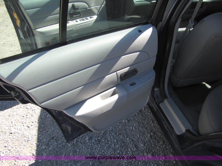 image for item 4665 2003 Ford Crown Victoria Police Interceptor