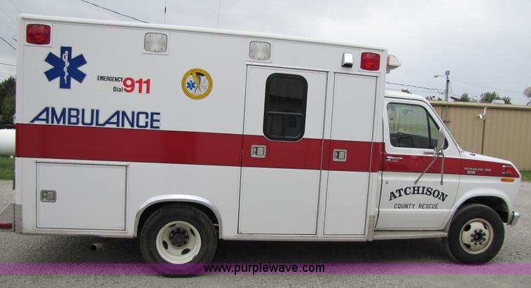 image for item 4767 1990 Ford Econoline E350 ambulance