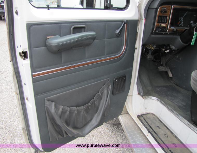 image for item 4767 1990 Ford Econoline E350 ambulance
