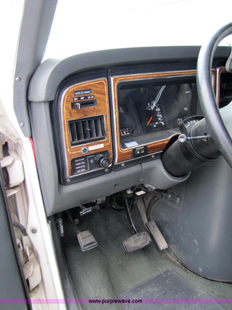 image for item 4767 1990 Ford Econoline E350 ambulance