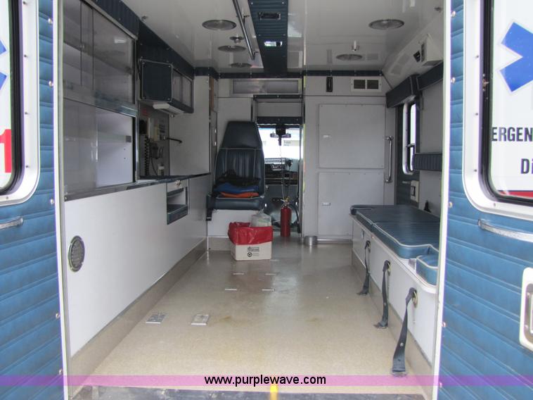 image for item 4767 1990 Ford Econoline E350 ambulance