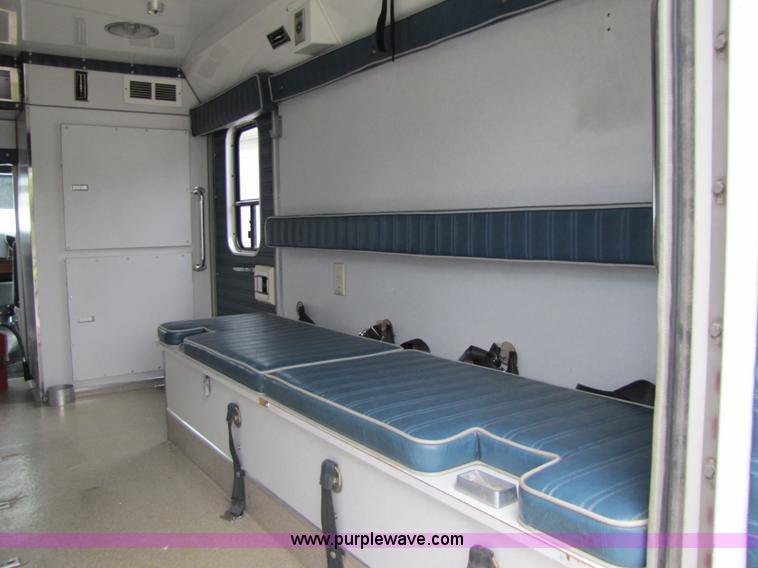 image for item 4767 1990 Ford Econoline E350 ambulance