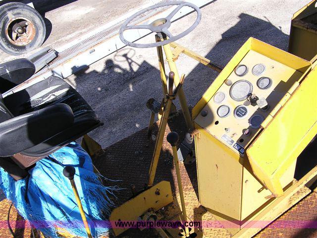 image for item 5132 1992 Spread King chip spreader