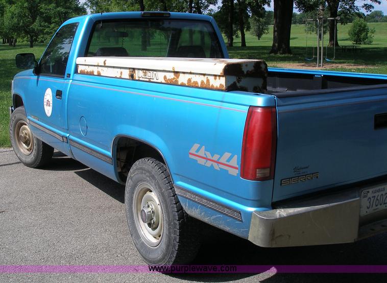 image for item 5135 1994 GMC K1500 Sierra Special pickup truck